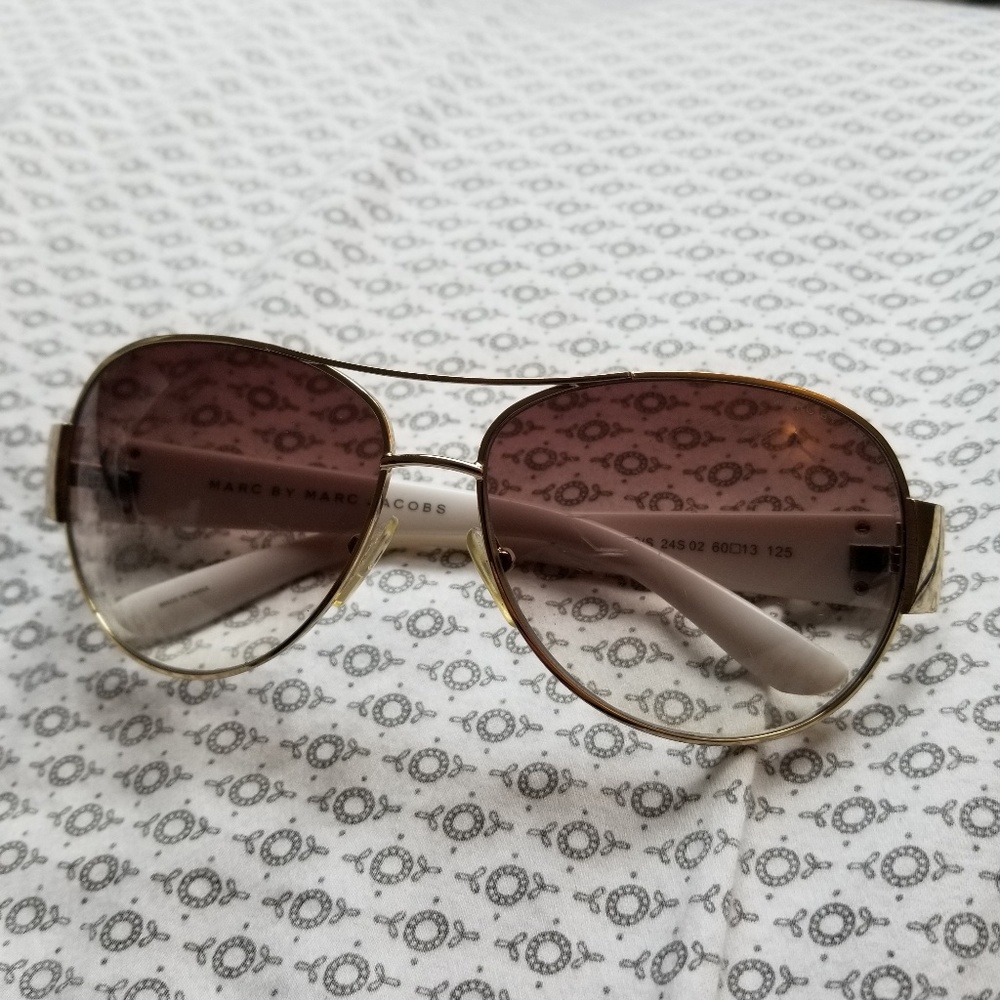 Marc by Marc Jacobs white polorized sunglasses